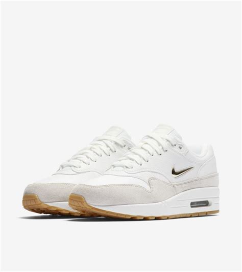 nike air max 1 premium wit goud|Foot Locker.